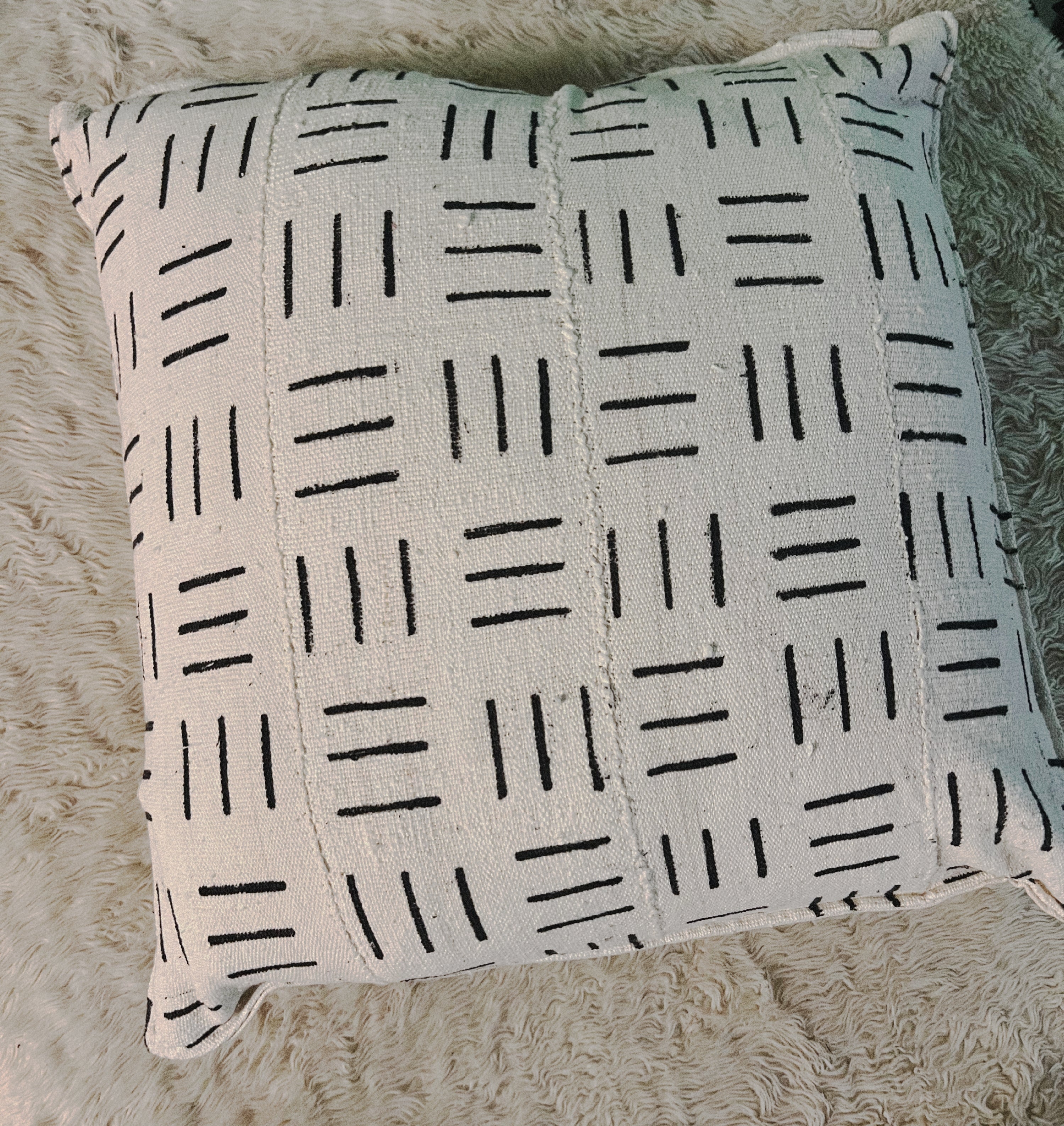 Ménaka Cream Mudcloth Cushion